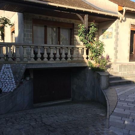 Appartement Independant Chez L'Habitant เบอซองส์ ภายนอก รูปภาพ