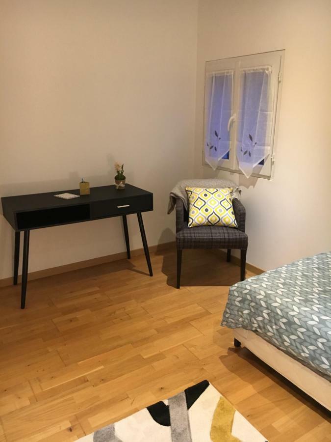 Appartement Independant Chez L'Habitant เบอซองส์ ภายนอก รูปภาพ