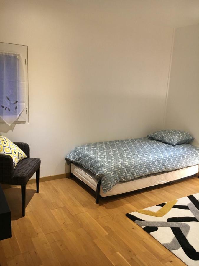 Appartement Independant Chez L'Habitant เบอซองส์ ภายนอก รูปภาพ