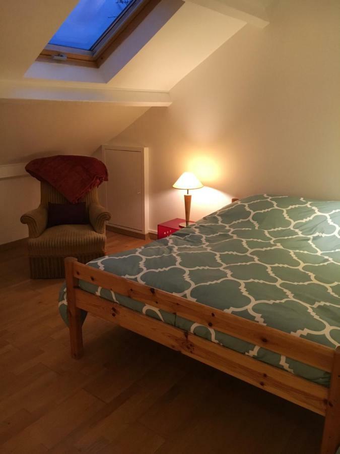 Appartement Independant Chez L'Habitant เบอซองส์ ภายนอก รูปภาพ